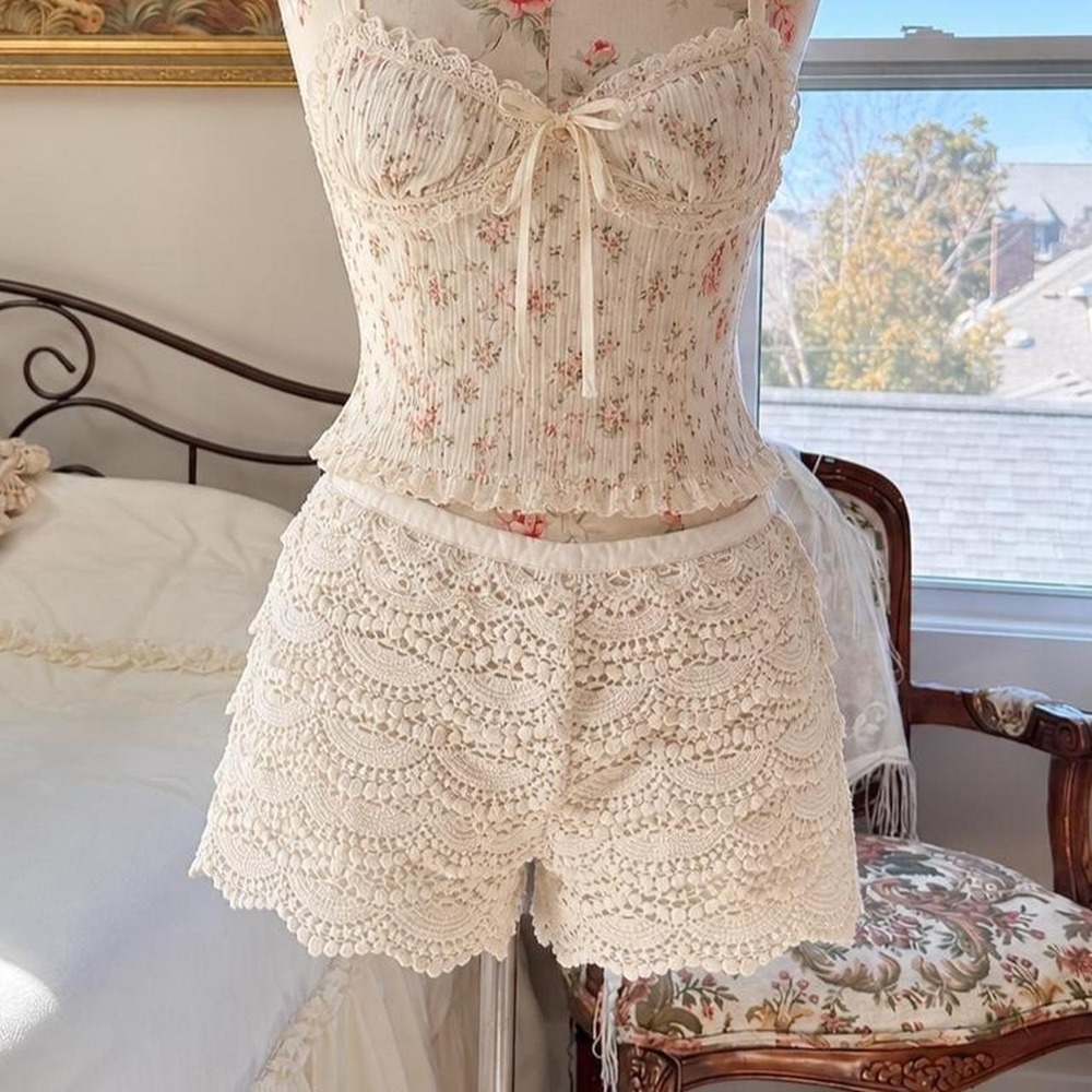 White bloomer shorts Mini tiered lace bloomer shorts